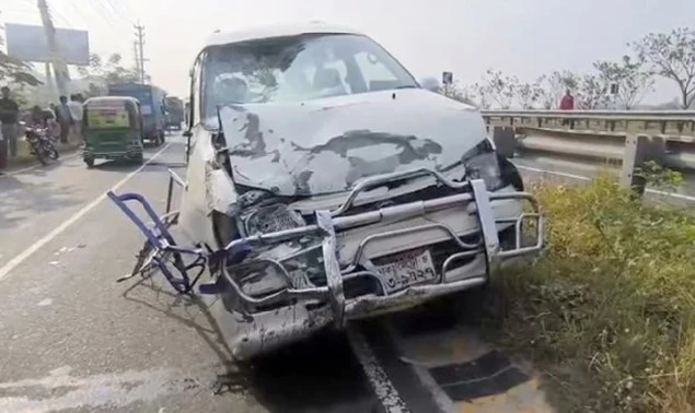 মহাসড়কে মাইক্রোবাস-অটোরিকশার মুখোমুখি সংঘর্ষ, নিহত ১